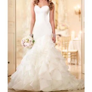 Essense of Australia, New Wedding Dress Ivory Sz 2, Stella York Ruffle